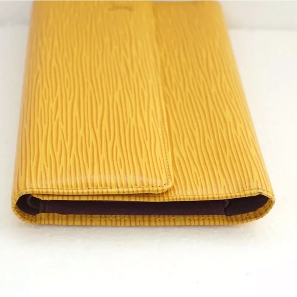 Louis Vuitton EPI Leather Wallet Firm already discounted - Picture 15 of 16